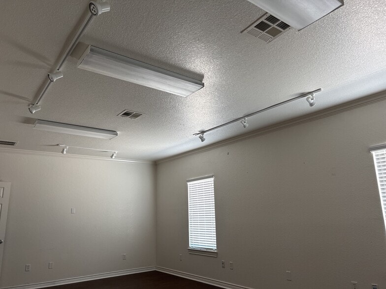 More Photos Of 4003 W Stan Schlueter Loop, Killeen Medical For Lease