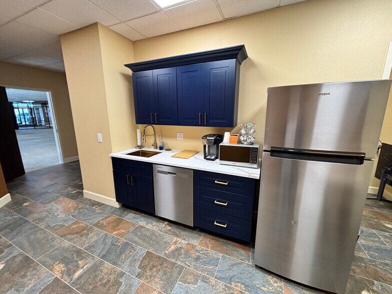 More Photos Of 245 Commercial St SE, Salem Office For Lease