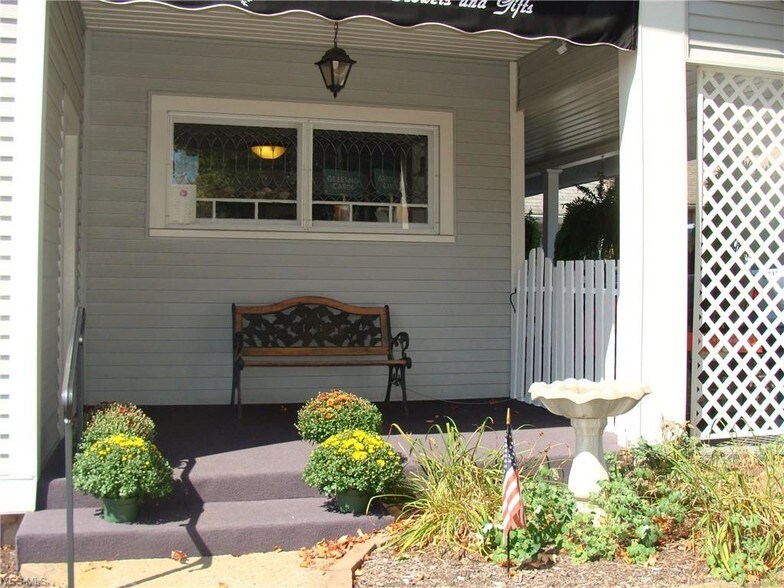 More Photos Of 890 E State St, Salem Flex For Sale