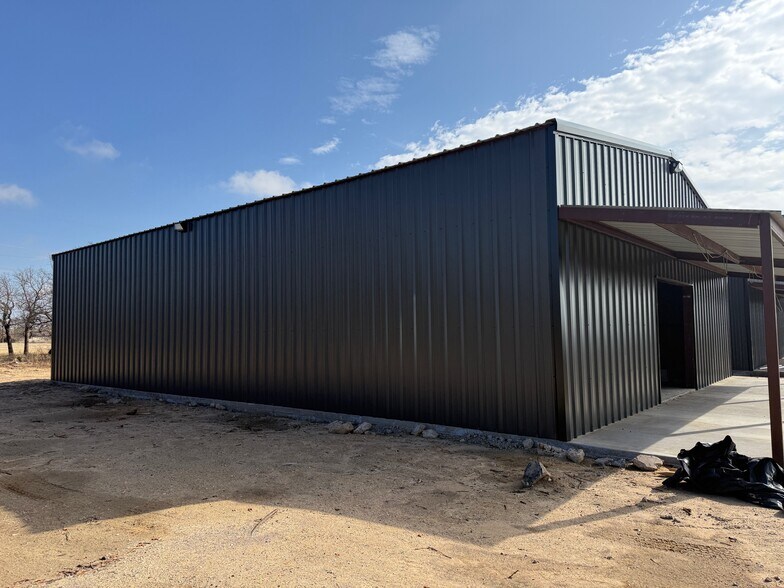 More Photos Of 506 S Access Rd, Clyde Flex For Lease