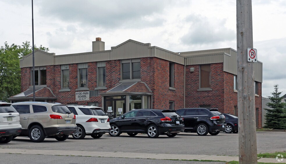 More Photos Of 1124 Gainsborough Rd, London Office For Lease