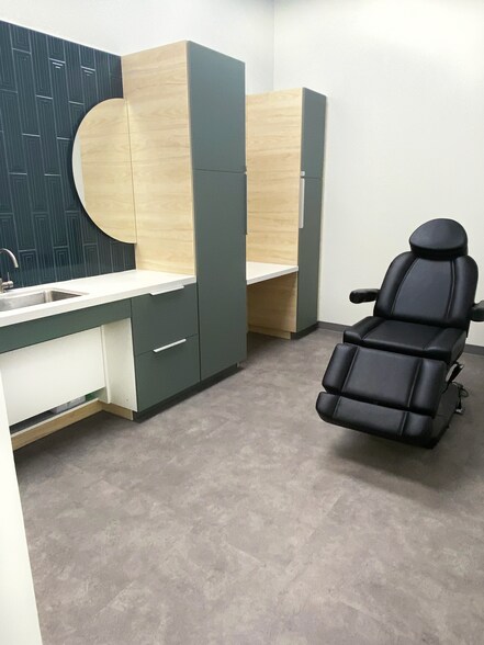 More Photos Of 6930 Warner Ave, Huntington Beach Storefront Retail Office For Lease