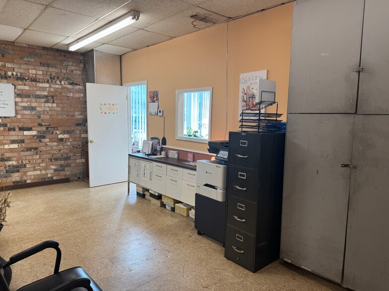 More Photos Of 306 W Main St, Atlanta Freestanding For Sale