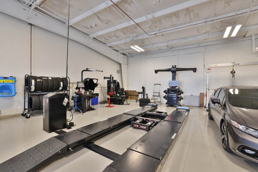 More Photos Of 3230 Auto Plz, Richmond Auto Dealership For Lease