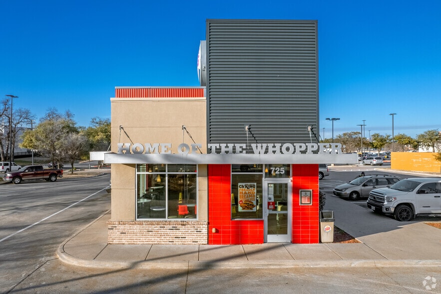 More Photos Of 655-700 W Illinois Ave, Dallas Unknown For Lease