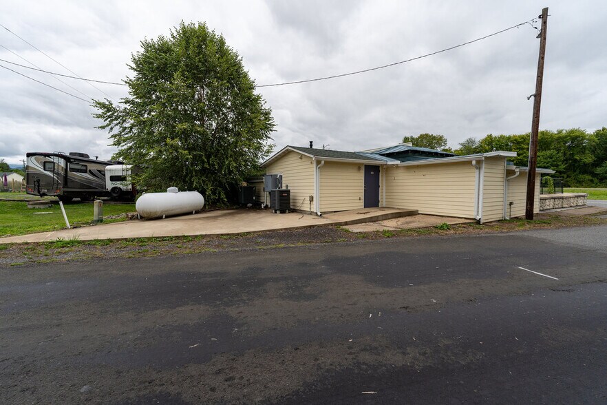 More Photos Of 12167 Lee Hwy, Sperryville Veterinarian Kennel For Sale