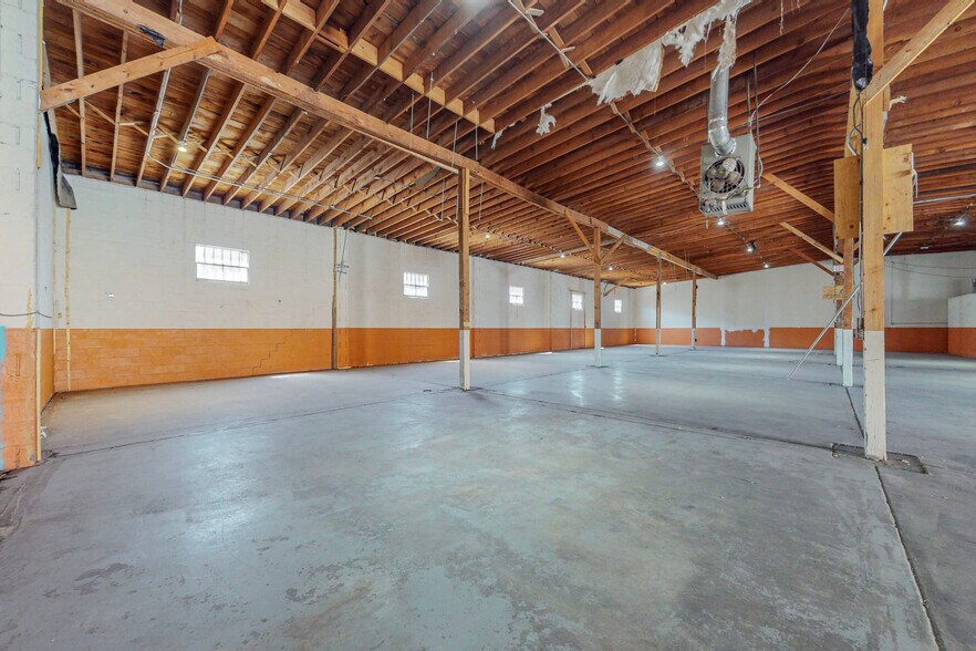 More Photos Of 1823 Commercial St NE, Albuquerque Warehouse For Sale