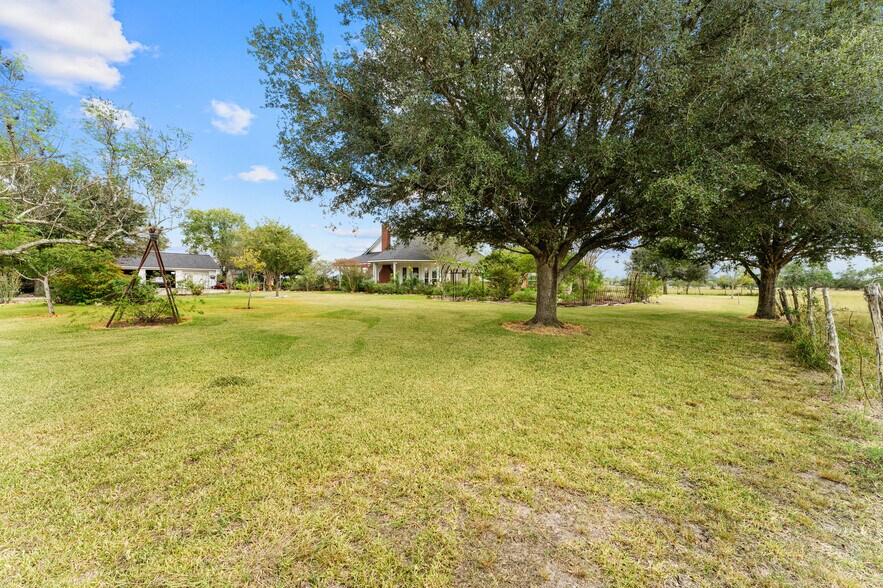 More Photos Of 14935 Highway 36, Needville Land For Sale