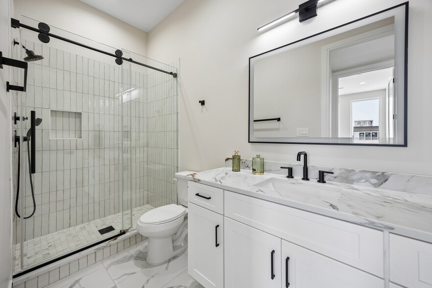 More Photos Of 5821 Winsome Ln, Houston Apartments For Sale