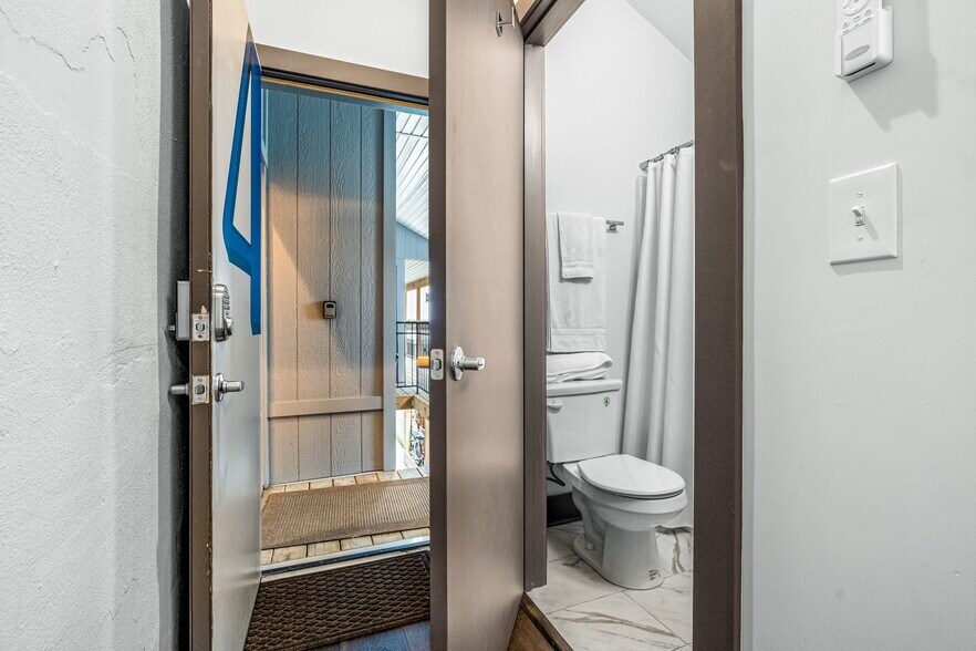 More Photos Of 207 Bank St, New Albany Apartments For Sale