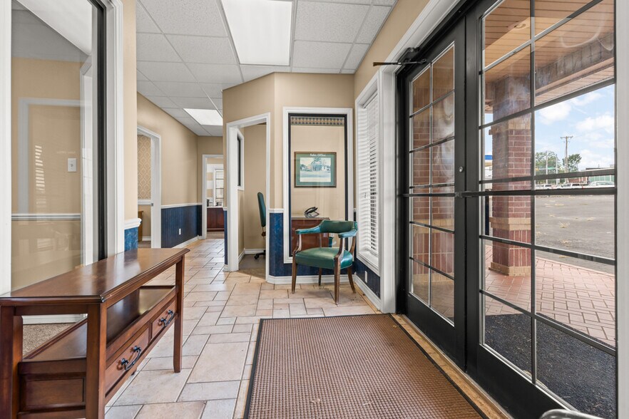 More Photos Of 112 US Highway 271 N, Gilmer Office For Lease