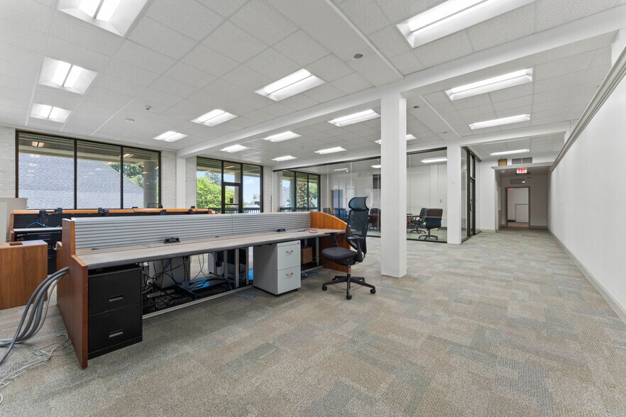 More Photos Of 2500 False River Dr, New Roads Office For Sale