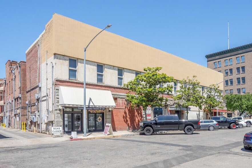 More Photos Of 123 E Main St, Visalia Storefront Retail Office For Sale