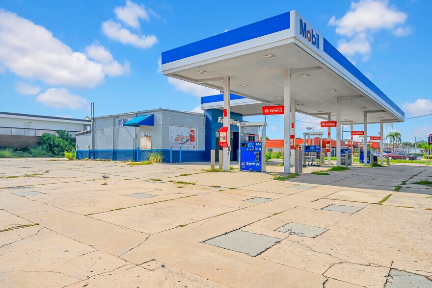 More Photos Of 1200 3rd St SW, Winter Haven Freestanding For Sale