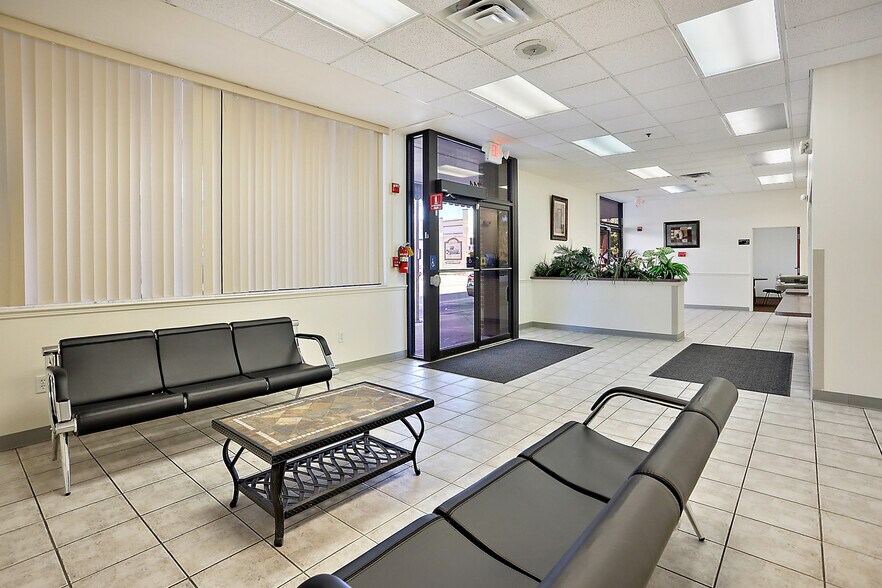 More Photos Of 711 W Main St, Leesburg Medical For Lease