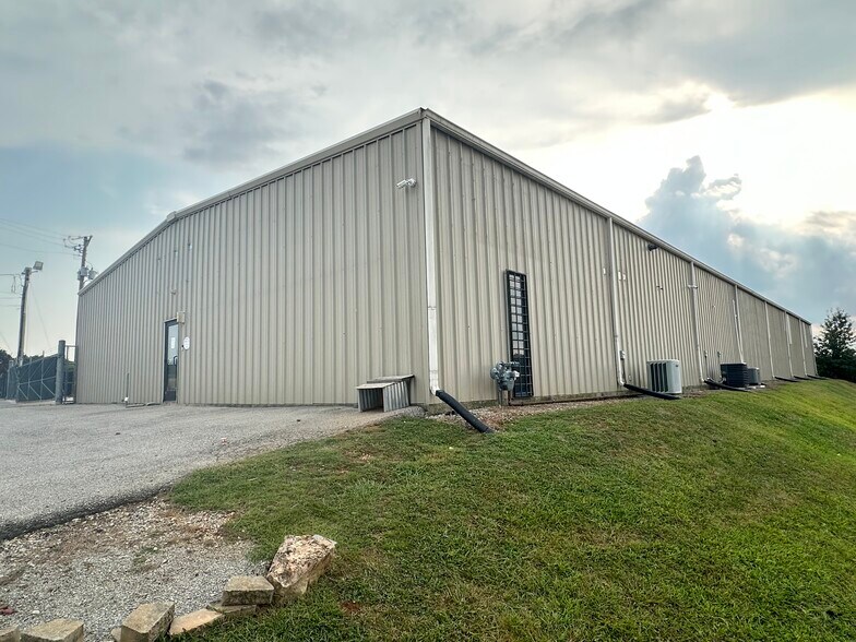 More Photos Of 315 Transport Dr, Cookeville Warehouse For Lease