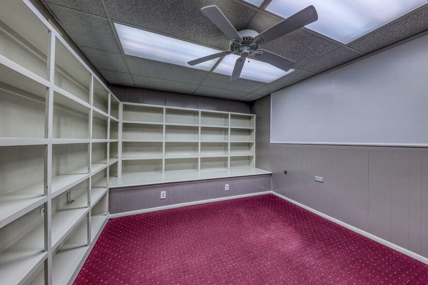 More Photos Of 119 N Main St, Weatherford Office For Sale