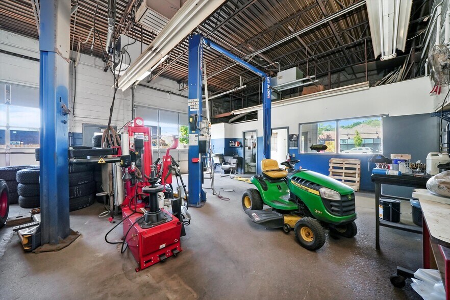 More Photos Of 108 S Batavia Ave, Batavia Auto Repair For Sale