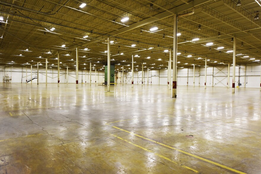 More Photos Of 2525 Monroe Blvd, Norristown Distribution For Lease