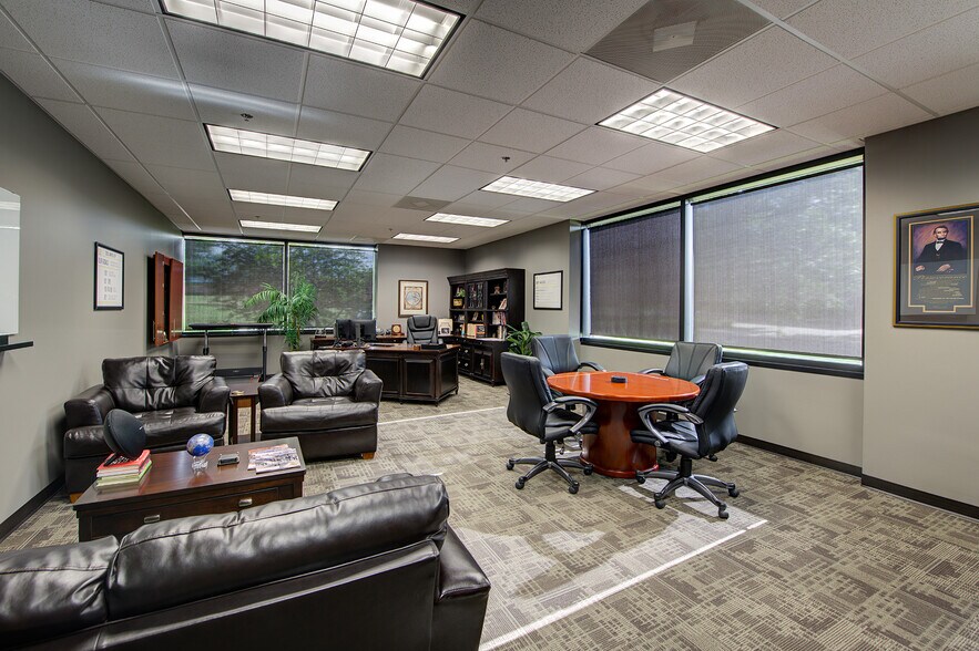 More Photos Of 11200 W 93rd St, Overland Park Flex For Lease