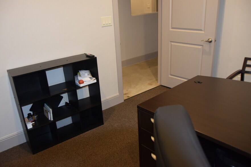 More Photos Of 414 N Main St, Grapevine Loft Creative Space For Lease