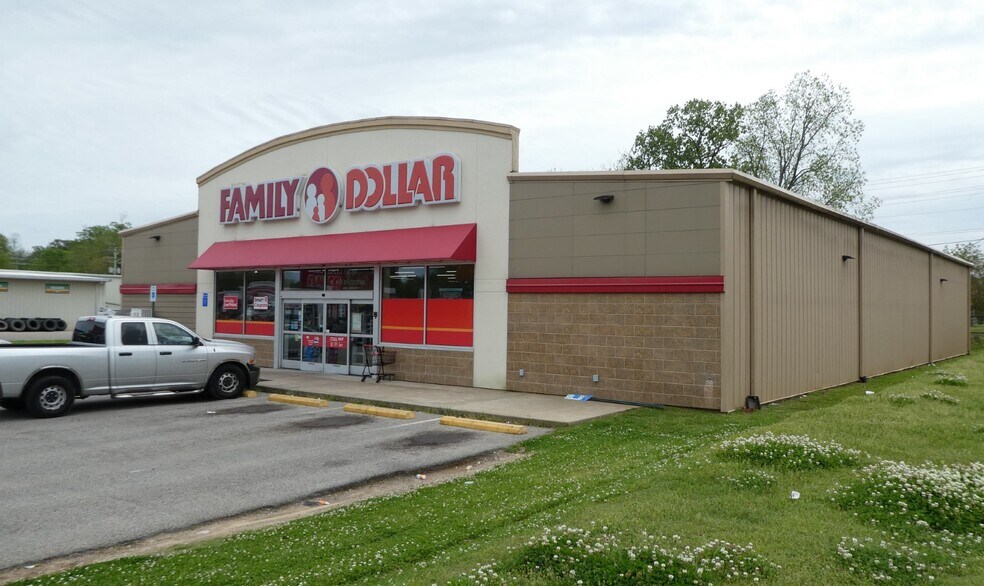 More Photos Of 605 W Market St, Bolivar Freestanding For Sale