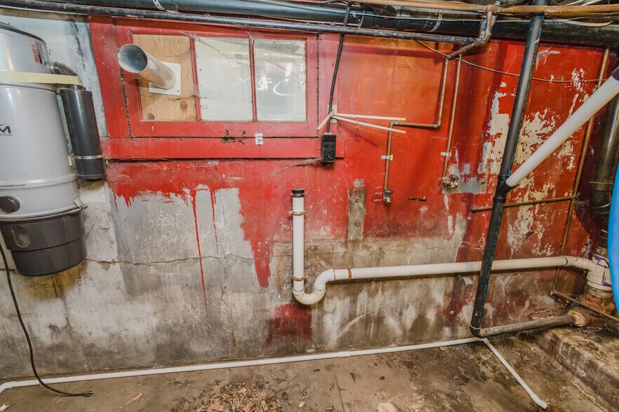 More Photos Of 2808 E Douglas Ave, Wichita Storefront Retail Office For Sale