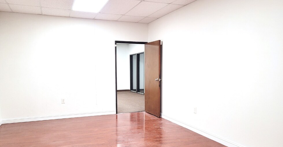 More Photos Of 2245 Royal Ln, Dallas Warehouse For Lease