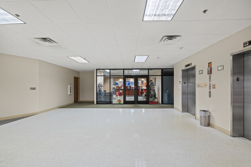 More Photos Of 4411 Washington Ave, Evansville Medical For Sale
