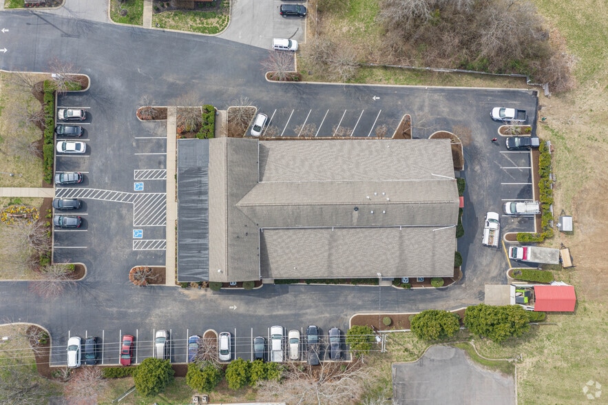 More Photos Of 700 E Main St, Hendersonville Office For Lease