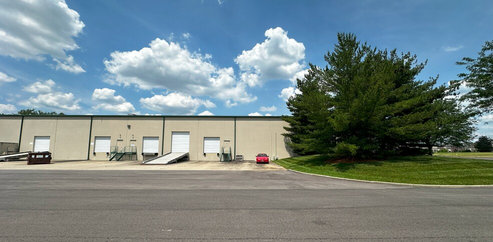 More Photos Of 6037 Schumacher Park Dr, West Chester Light Distribution For Lease