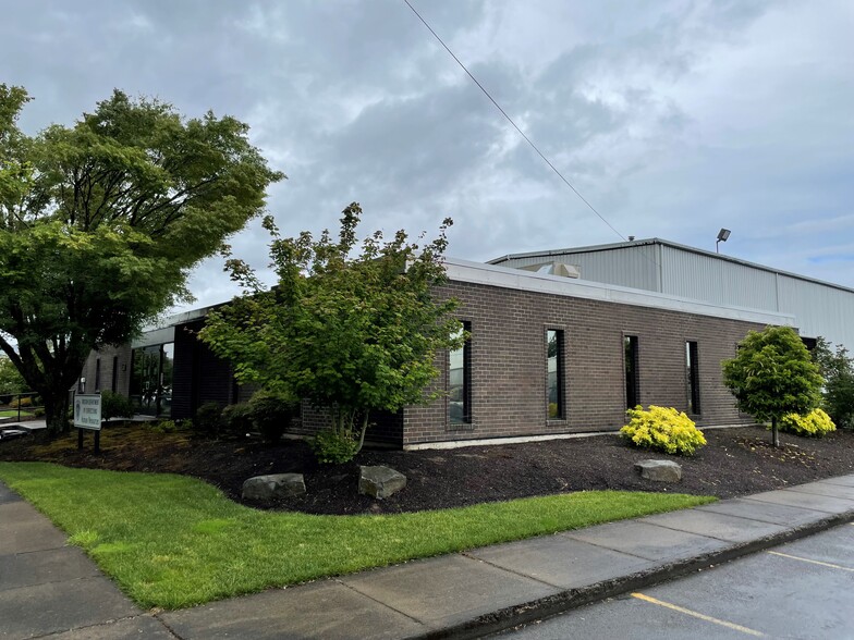 More Photos Of 2767 22nd St SE, Salem Office For Lease