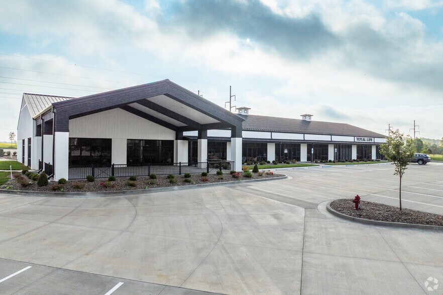 More Photos Of 124 Ernest R. Kouma Blvd, Radcliff Storefront For Lease