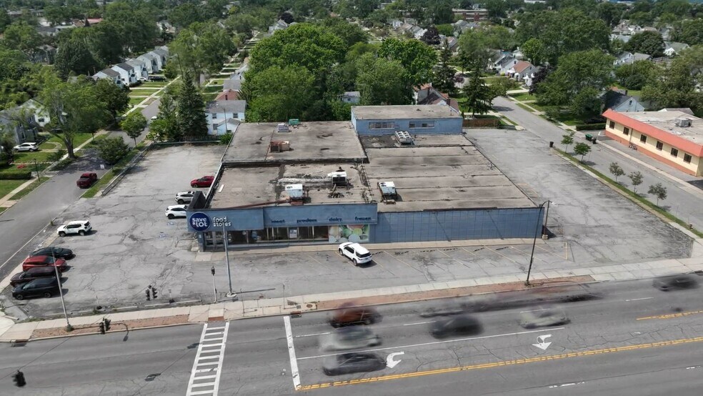 Primary Photo Of 3640 Delaware Ave, Tonawanda Supermarket For Sale