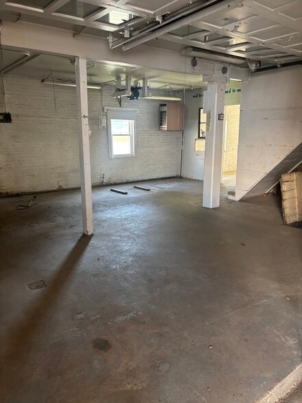 More Photos Of 824 Highland Ave, Lancaster Warehouse For Lease