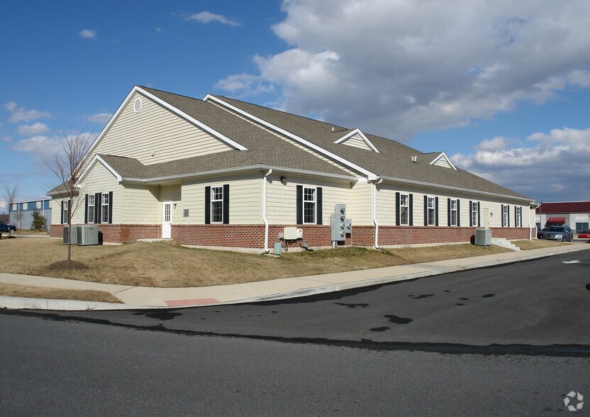 More Photos Of 105 Sleepy Hollow Dr, Middletown Medical For Sale