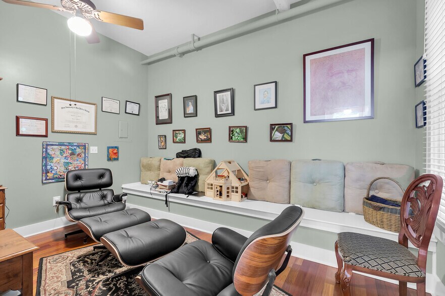 More Photos Of 812 Fleming St, Key West Storefront For Sale