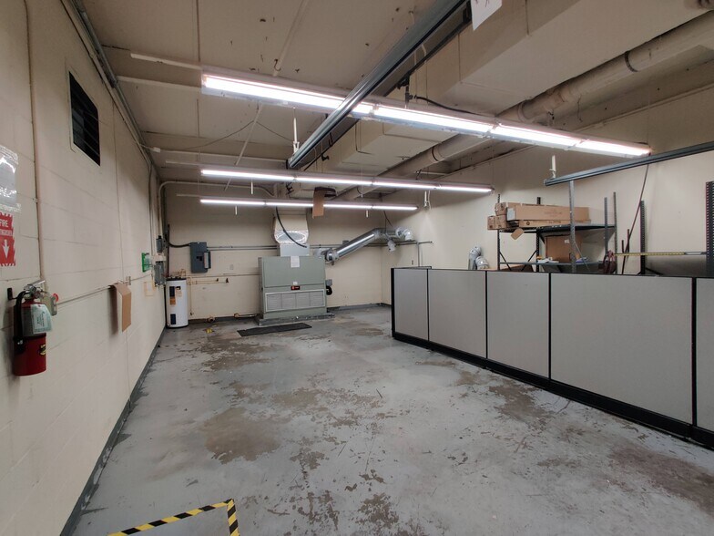 More Photos Of 120 S Church Ave, Garland Manufacturing For Lease