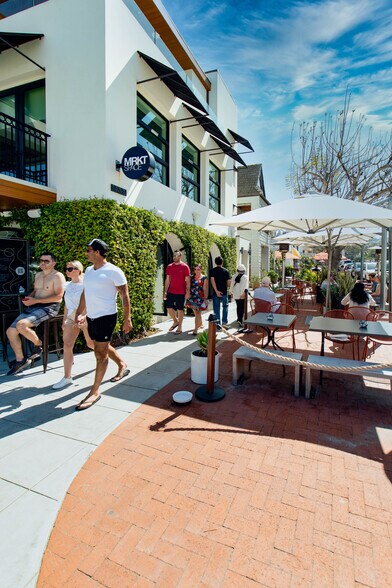 More Photos Of 2202 Avenida De La Playa, La Jolla Restaurant For Lease