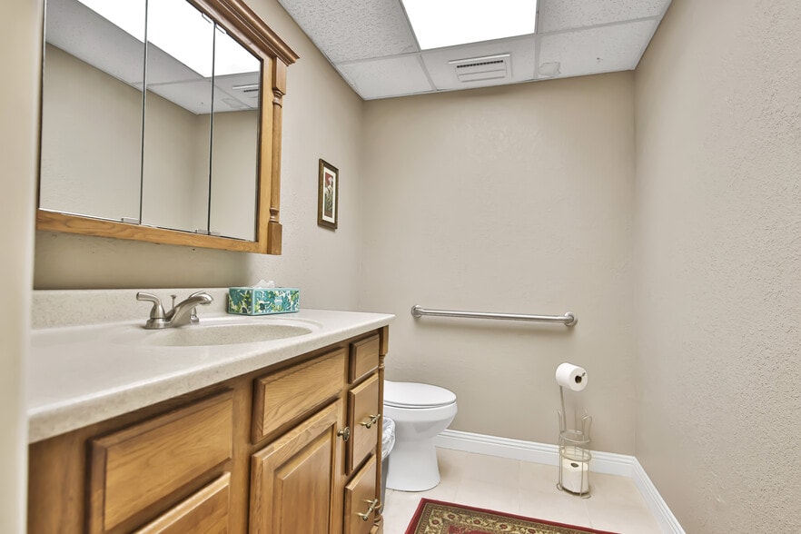 More Photos Of 1014 Broadway St, Lubbock Office For Sale