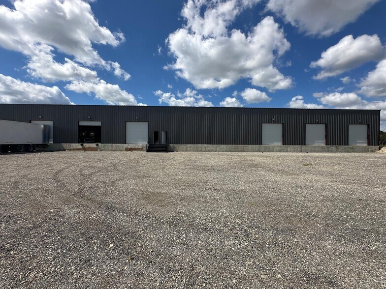 More Photos Of 6301 Us Highway 281 N, Spring Branch Light Distribution For Lease