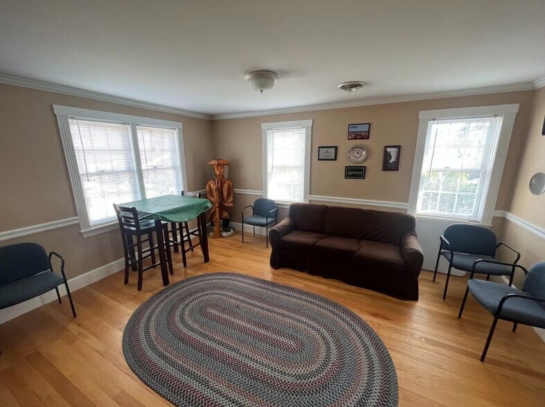More Photos Of 3 Mound Ct, Merrimack Medical For Sale