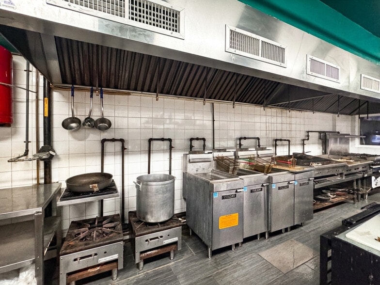 More Photos Of 646 Manhattan Ave, Brooklyn Storefront Retail Residential For Lease