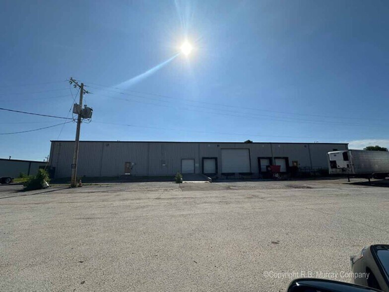 More Photos Of 2503 N Neergard Ave, Springfield Warehouse For Lease