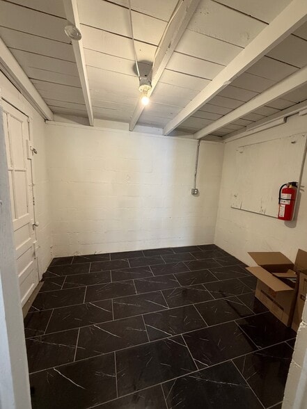 More Photos Of 3230 Oak St, Austell Freestanding For Sale