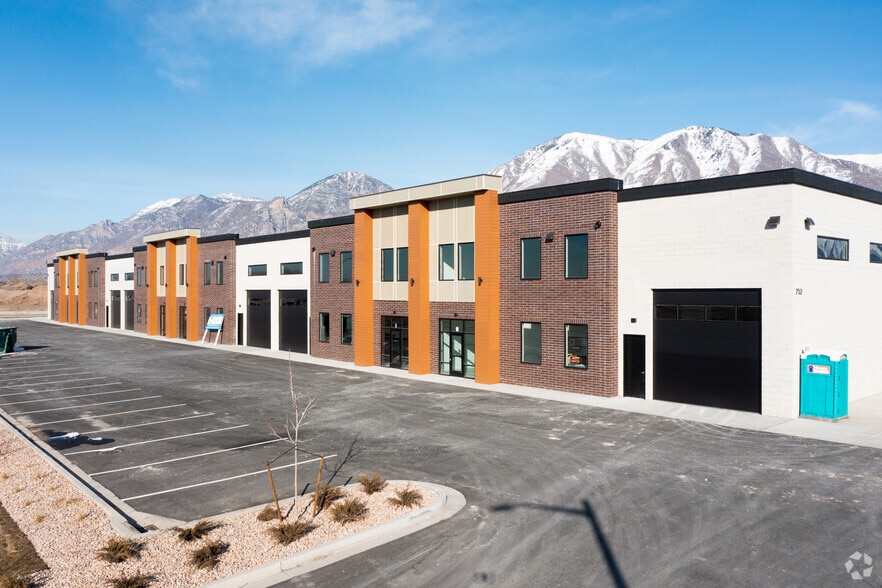 Primary Photo Of 752 2250 West, Springville Warehouse For Lease