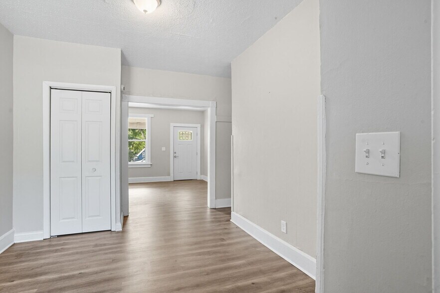 More Photos Of 1604 W 9th St, Davenport Multifamily For Sale