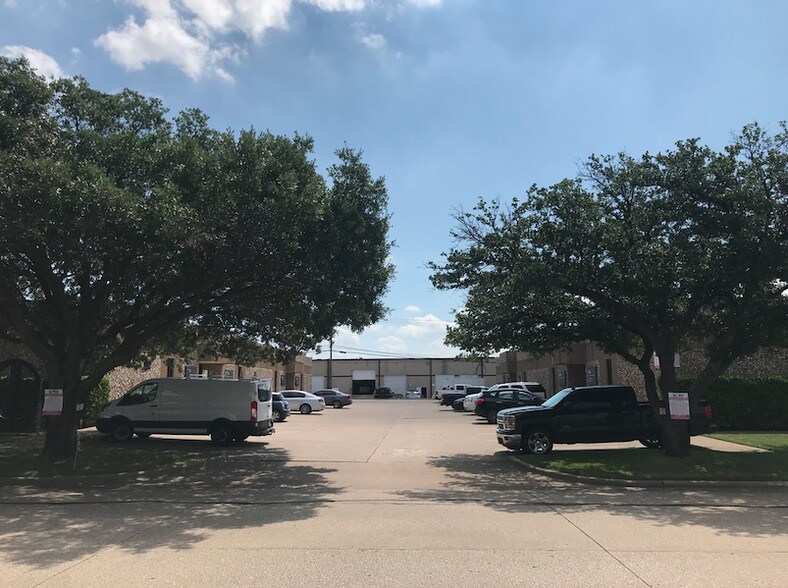 More Photos Of 1604-1620 Surveyor Blvd, Carrollton Unknown For Lease