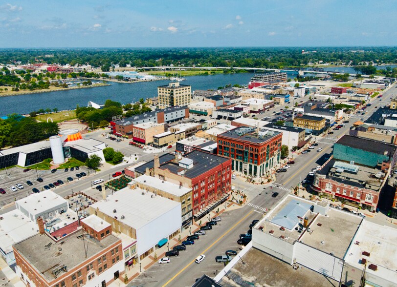 More Photos Of 711 Washington Ave, Bay City Medical For Lease