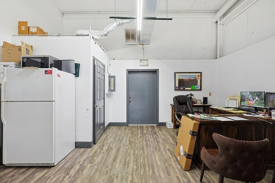 More Photos Of 317 W FM 120, Pottsboro General Retail For Sale